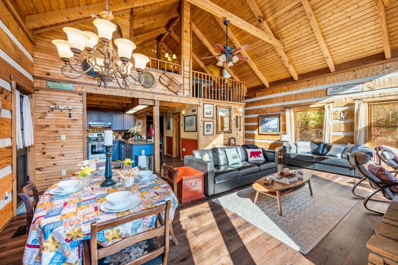 Barenberg Cabin - Secluded Unobstructed Panoramic Smoky Mountains View With Two Master Suites, Loft Game Room, And Hot Tub Гатлинбург Экстерьер фото