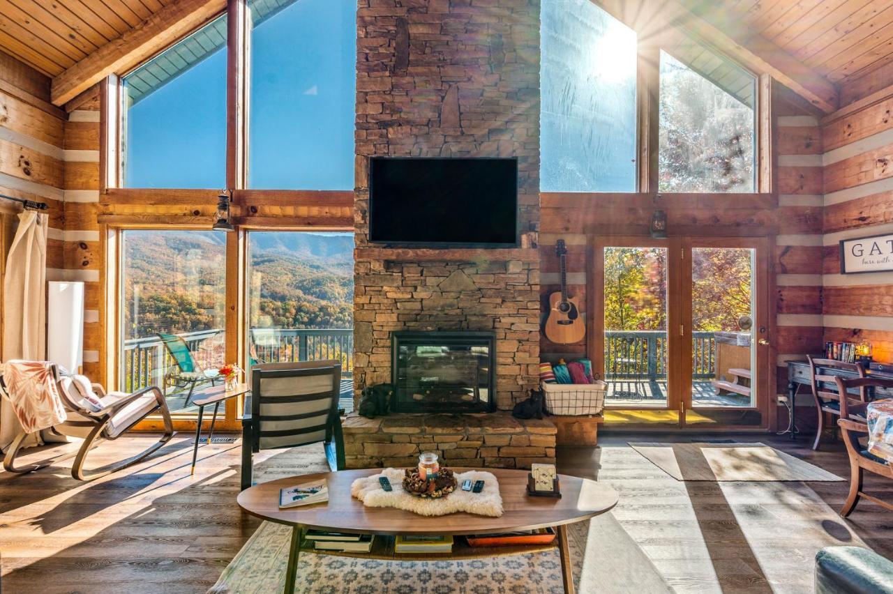 Barenberg Cabin - Secluded Unobstructed Panoramic Smoky Mountains View With Two Master Suites, Loft Game Room, And Hot Tub Гатлинбург Экстерьер фото