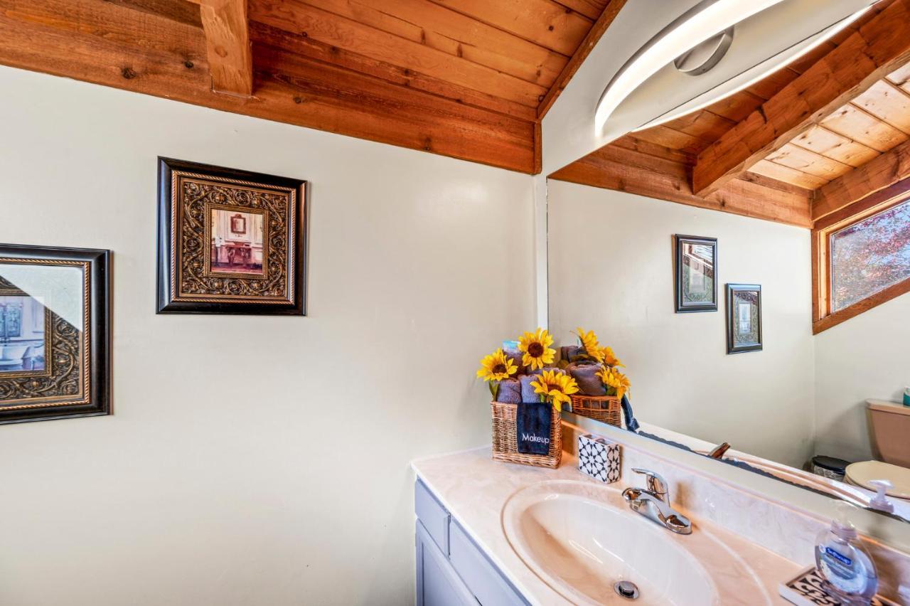 Barenberg Cabin - Secluded Unobstructed Panoramic Smoky Mountains View With Two Master Suites, Loft Game Room, And Hot Tub Гатлинбург Экстерьер фото