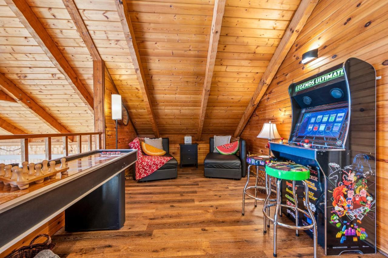 Barenberg Cabin - Secluded Unobstructed Panoramic Smoky Mountains View With Two Master Suites, Loft Game Room, And Hot Tub Гатлинбург Экстерьер фото