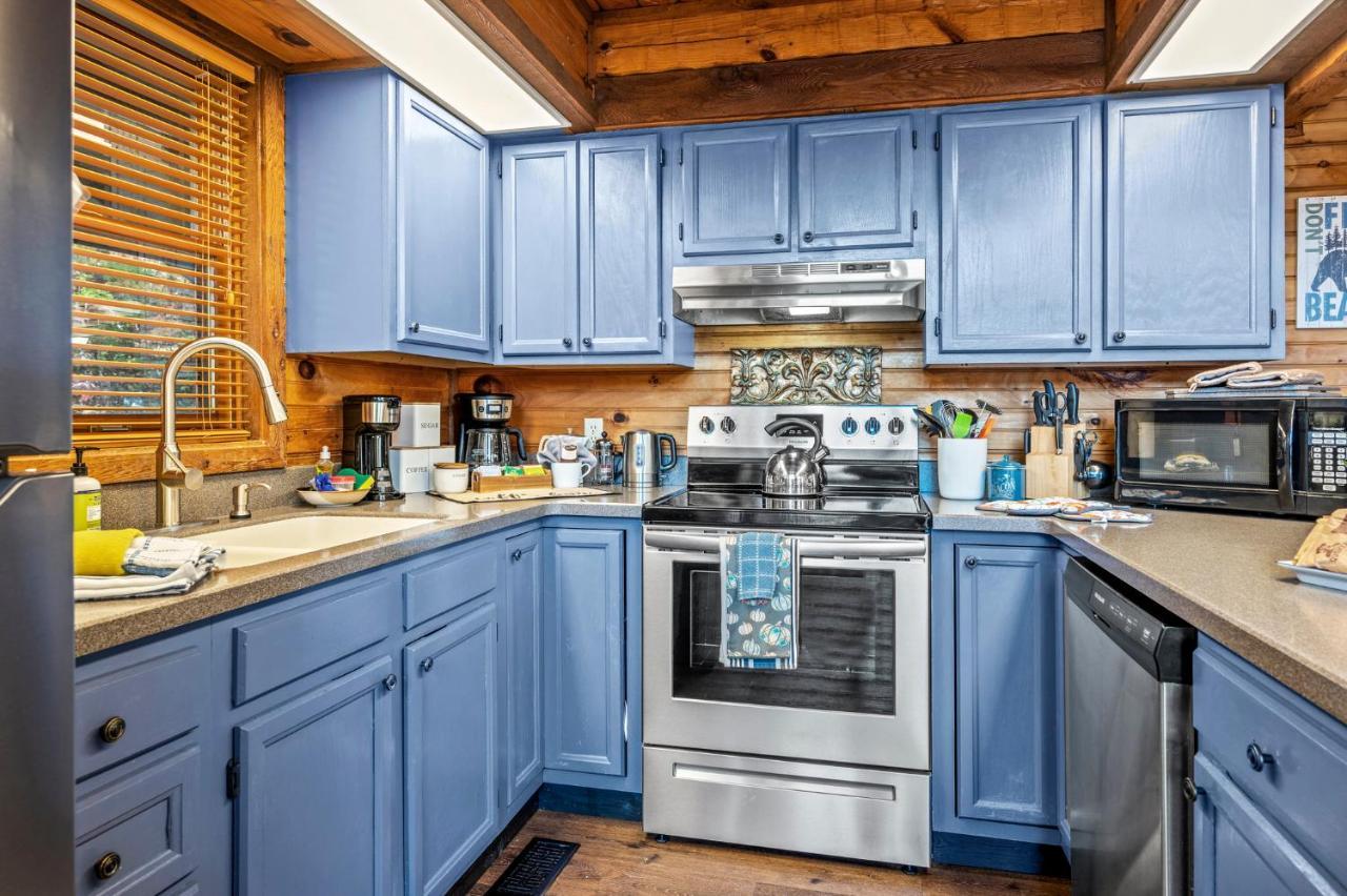Barenberg Cabin - Secluded Unobstructed Panoramic Smoky Mountains View With Two Master Suites, Loft Game Room, And Hot Tub Гатлинбург Экстерьер фото