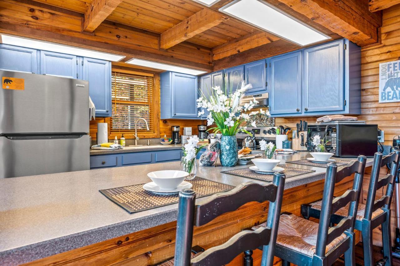 Barenberg Cabin - Secluded Unobstructed Panoramic Smoky Mountains View With Two Master Suites, Loft Game Room, And Hot Tub Гатлинбург Экстерьер фото