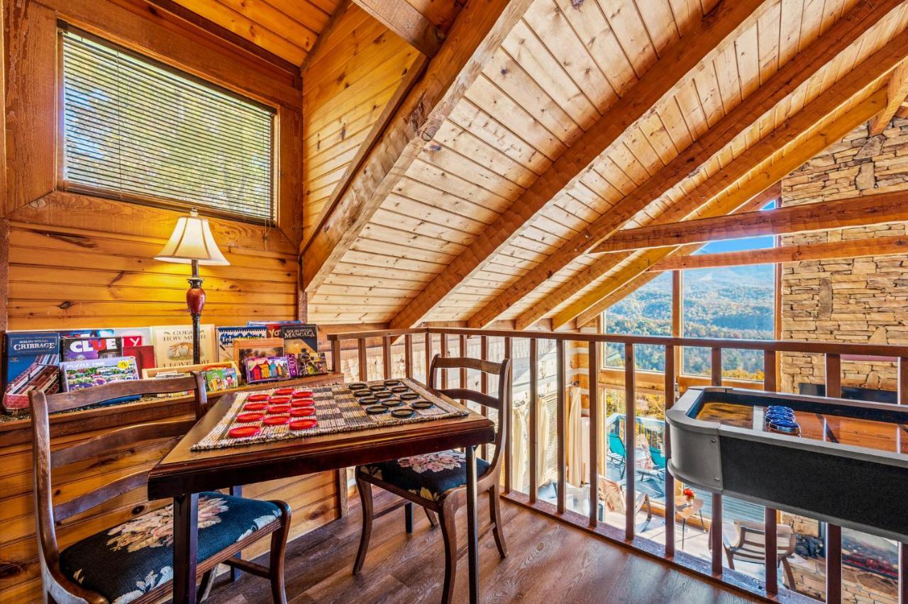 Barenberg Cabin - Secluded Unobstructed Panoramic Smoky Mountains View With Two Master Suites, Loft Game Room, And Hot Tub Гатлинбург Экстерьер фото