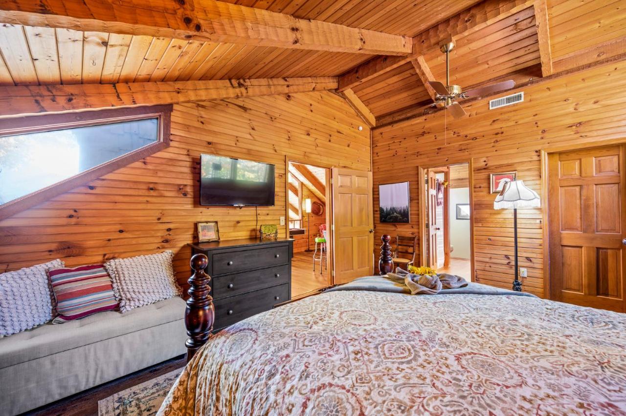 Barenberg Cabin - Secluded Unobstructed Panoramic Smoky Mountains View With Two Master Suites, Loft Game Room, And Hot Tub Гатлинбург Экстерьер фото