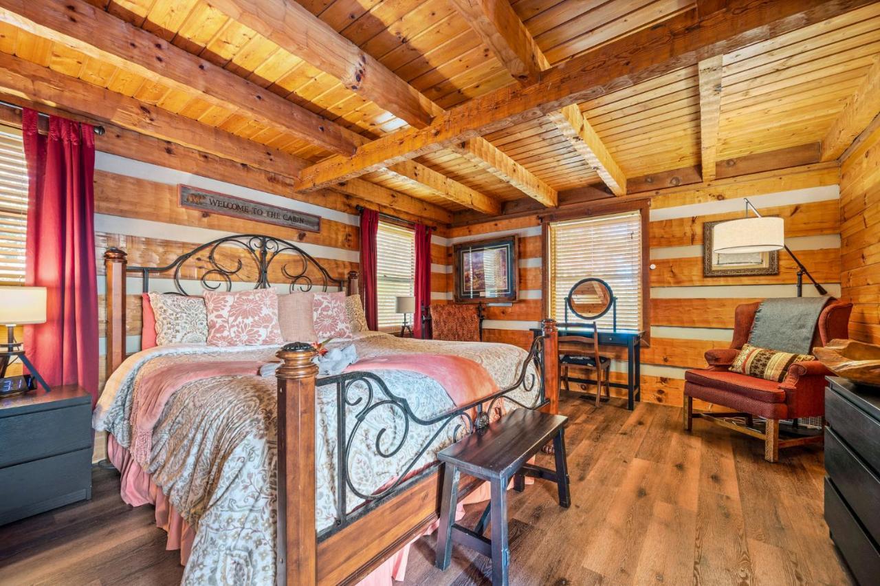 Barenberg Cabin - Secluded Unobstructed Panoramic Smoky Mountains View With Two Master Suites, Loft Game Room, And Hot Tub Гатлинбург Экстерьер фото