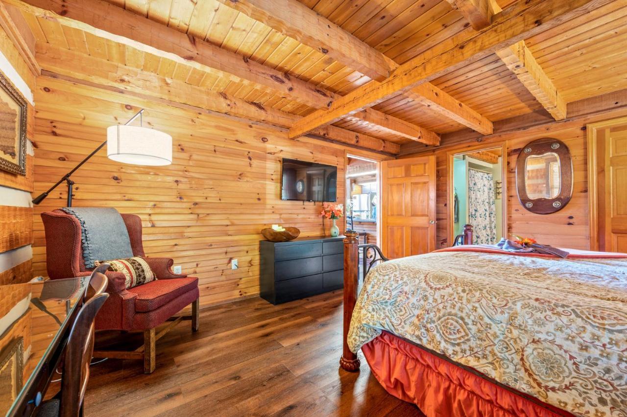 Barenberg Cabin - Secluded Unobstructed Panoramic Smoky Mountains View With Two Master Suites, Loft Game Room, And Hot Tub Гатлинбург Экстерьер фото