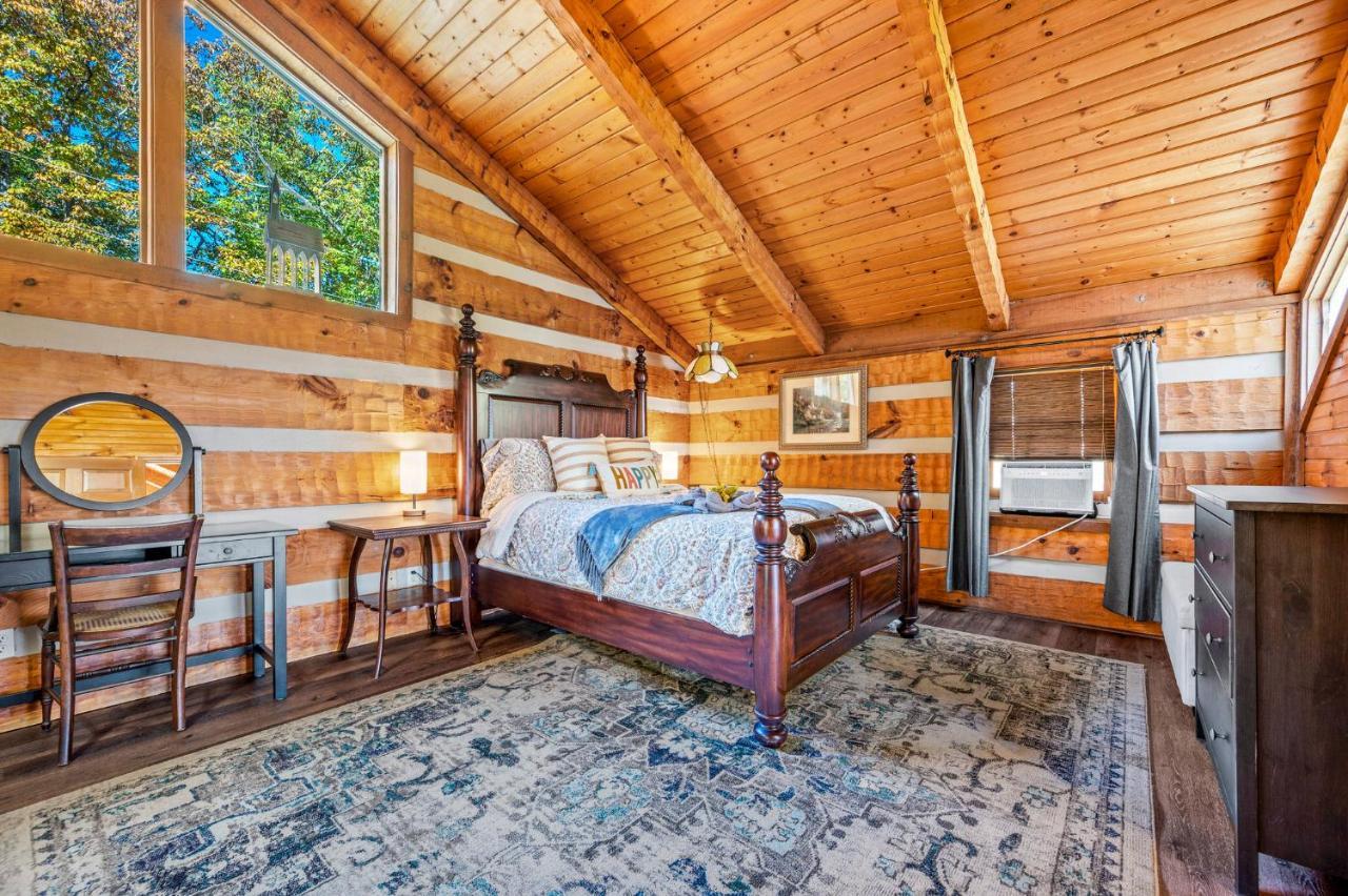 Barenberg Cabin - Secluded Unobstructed Panoramic Smoky Mountains View With Two Master Suites, Loft Game Room, And Hot Tub Гатлинбург Экстерьер фото