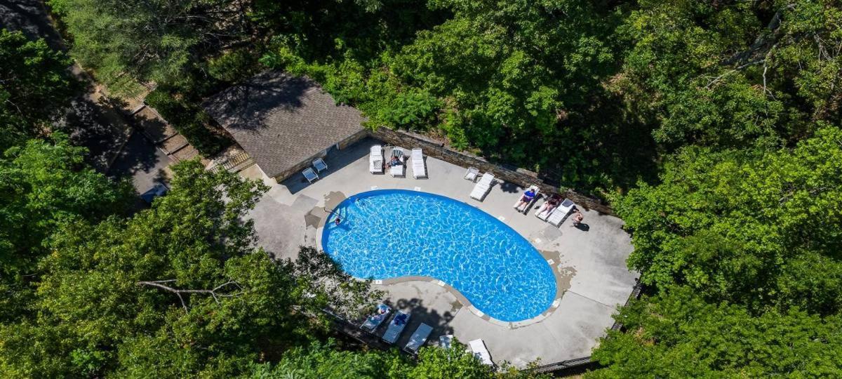 Barenberg Cabin - Secluded Unobstructed Panoramic Smoky Mountains View With Two Master Suites, Loft Game Room, And Hot Tub Гатлинбург Экстерьер фото